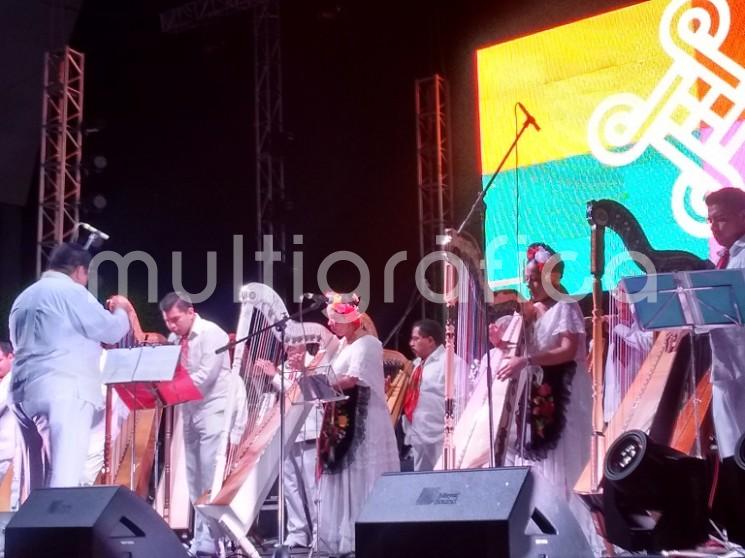 Con la presentación del grupo Tlen Huicani y sus veinte arpas, además de la presencia de los organizadores de la 17ª. Edición de Cumbre Tajín, se cerraron las actividades del Festival de la Identidad en el Nicho de la Música. 