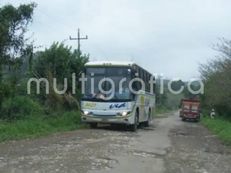 Carreteras que comunican a Tlapacoyan están llenas de baches, se han convertido en un serio peligro para los automovilistas.
