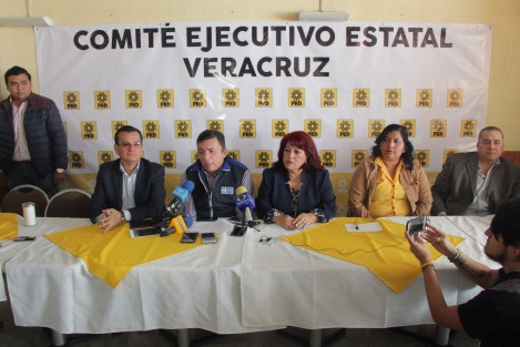 La dirigencia estatal del PRD anunció la campaña que ha emprendido para recolectar firmas en contra del incremento a los combustibles, para lo cual se instalarán módulos en la gasolineras. 