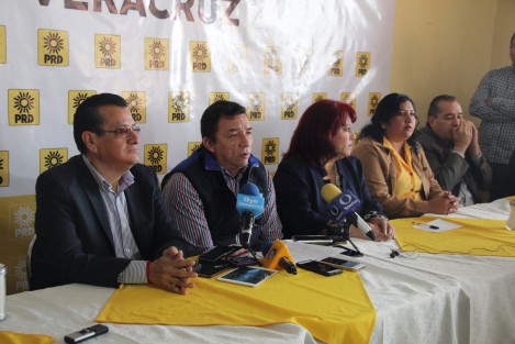 La dirigencia estatal del PRD anunció la campaña que ha emprendido para recolectar firmas en contra del incremento a los combustibles, para lo cual se instalarán módulos en la gasolineras. 