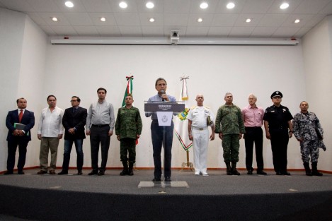En un hecho para muchos incomprensible, durante su conferencia de prensa Miguel Ángel Yunes al minimizar los robos que se han dado en la conurbación Veracruz- Boca del Río, refirió que en las tiendas de conveniencia los robos son mínimos, cantidades como 100 pesos y una Coca -Cola. 