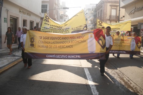 Pese a haber sido los perredistas parte de quienes aprobaron la Reforma Energética, el diputado Julio Saldaña Morán convoca a boicotear a PEMEX, no adquiriendo combustible desde este martes y hasta el jueves. 