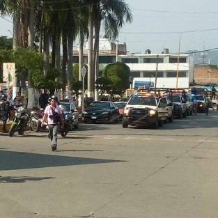 En Poza Rica, con un fuerte dispositivo de seguridad se lleva a cabo el traslado de 35 personas detenidas acusadas de secuestro.  