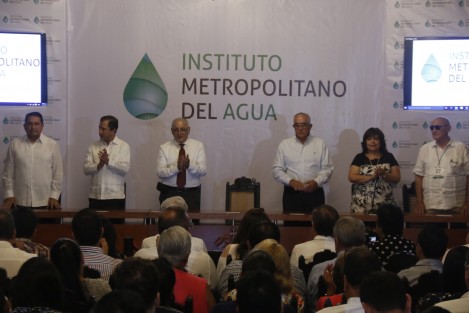 Los integrantes del recién creado Instituto Metropolitano del Agua, rindieron protesta en la sala de cabildos de palacio municipal de Veracruz. El instituto, integrado por académicos, empresarios y sociedad civil, tendrá la tarea de vigilar y exigir que Grupo MAS cumpla con lo estipulado en el contrato de conseción.  