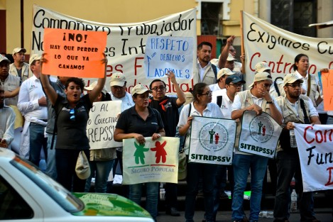 La manifestación se tornó animada cuando se invitó a los automovillistas a tocar el claxon, de no hacerlo significaría que eran poblanos (se  dice que poblanos están ocupando las plazas que a ellos les están quitando). 
