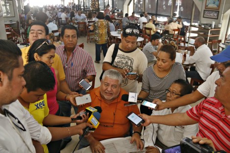 El inicio de año no es bueno pero Morena anunció en tiempo y forma sobre la política entreguista incluso la bancada votó en contra del gasolinazo, ya que el IEPS disparó la carestía recordó el dirigente de MORENA. 