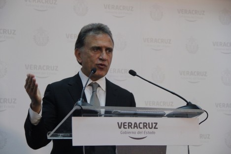 Miguel Ángel Yunes dijo que se cancelarán concesiones a los taxistas que participaron en actos vandálicos cometidos contra gasolineras, así como también  a quienes hayan bloqueado carreteras. 