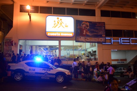 En Xalapa,ante los llamados y rumores de saqueoo a tiendas departamentales se vieron rondines de  elementos de  los cuerpos de  seguridad, pero no más allá de los que en épocas de mucha afluencia se realizan. 