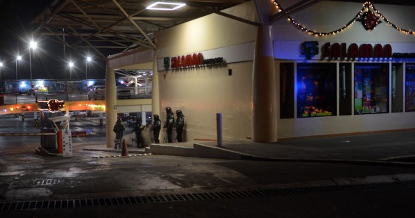 Sin embargo en Plaza Museo de Xalapa, ante el temor de que se suscitaran eventos de rapiña, elementos de la SSP, Fuerza Civil e IPAX resguardaron el centro comercial para evitar cualquier incidente. 