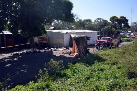 Al menos siete personas murieron en un trágico accidente en la comunidad e la Bella Esperanza municipio de Coatepec  luego de que un torton cargado con aproximadamente 50 personas que se dedican al corTe al corte de café, volcara por  fallarle los frenos. 