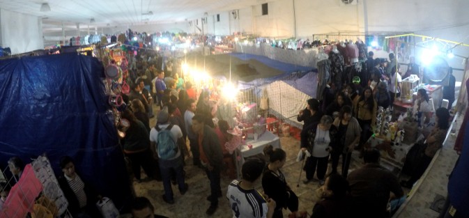 En Coatepec los Reyes Magos realizaron sus compras de último momento con tranquilidad, a diferencia de otros puntos del estado. 