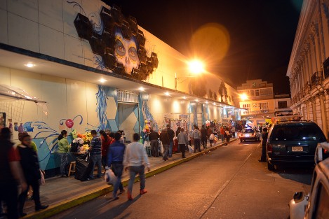 A diferencia de años anteriores en que las calles lucían llenas de personas , en esta ocasión los saqueos y el alza de los precios dejaron a muchos Reyes en casa, ya sea por seguridad o por la falta de liquidez. 