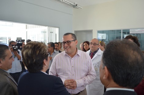 El Delegado del ISSSTE en Veracruz, Renato Alarcón Guevara, recorrió las instalaciones de la nueva clínica de primer nivela ubicada en la Avenida Orizaba de Xalapa, donde ya se dan consultas a los derechohabientes.