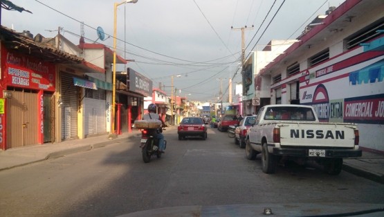 Comercios del centro de Gutiérrez Zamora, Ver. cerraron sus puertas luego de que un Oxxo y el Coppel fueran objeto de actos vandálicos, como arrojarles piedras.