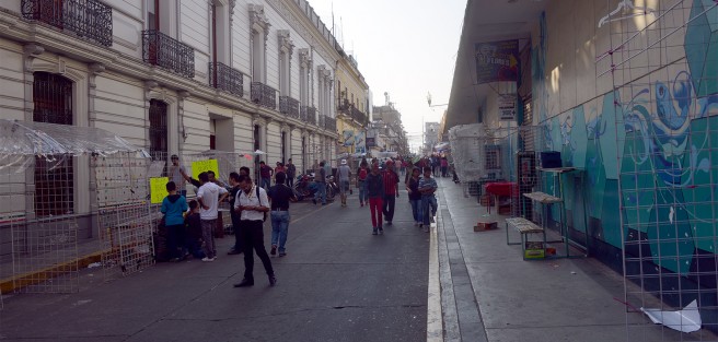 Hasta el comercio informal fue víctima de la psicosis en Xalapa. 