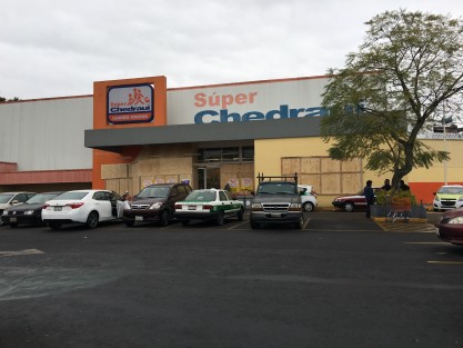 Abiertos pero cerrados algunos centros comerciales en Xalapa. Por lo que sea, sobre todo Chedraui quienes han sido ya afectados en la ciudad de Veracruz y otros estados. 