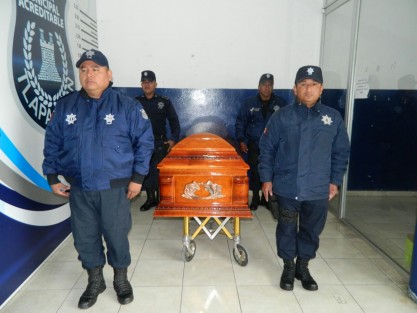 Dan el último adiós a policía municipal de Tlapacoyan.  