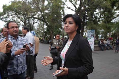 La delegada de PROFECO, Elizabeth Morales García, dijo que en Veracruz la cosa no está tan <em>fella</em>, pues no existe desabasto de gasolina y que se mantienen operativos para verificar los precios, que todos  los hayan subido.  