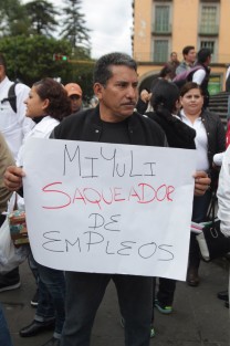 La inconformidad de los trabajadores del Seguro Popular no es sólo por el despido de se dice 500 empleados, sino porque las recontrataciones serían individuales, dejando de lado el beneficio del contrato colectivo que tenían. 