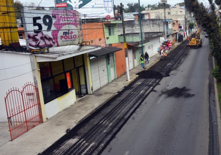 La reconstrucción de la Avenida Rébsamen contempla la rehabilitación de las redes de agua potable, drenaje sanitario y drenaje pluvial, la instalación de nuevos tragatormentas para prevenir inundaciones, y la renovación de la red de alumbrado público, con la instalación de 50 postes con lámparas LED.