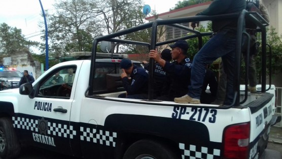 19 elementos de la Policía Estatal y Fuerza Civil adscritos al mando único de Medellín de Bravo fueron detenidos y serán investigados por la posesión de artículos electrónicos que fueron robados durante los saqueos y que no habrían reportado a sus superiores.