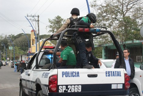 19 elementos de la Policía Estatal y Fuerza Civil adscritos al mando único de Medellín de Bravo fueron detenidos y serán investigados por la posesión de artículos electrónicos que fueron robados durante los saqueos y que no habrían reportado a sus superiores.