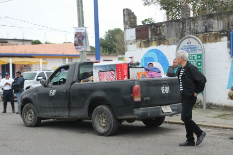 19 elementos de la Policía Estatal y Fuerza Civil adscritos al mando único de Medellín de Bravo fueron detenidos y serán investigados por la posesión de artículos electrónicos que fueron robados durante los saqueos y que no habrían reportado a sus superiores.