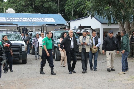 19 elementos de la Policía Estatal y Fuerza Civil adscritos al mando único de Medellín de Bravo fueron detenidos y serán investigados por la posesión de artículos electrónicos que fueron robados durante los saqueos y que no habrían reportado a sus superiores.