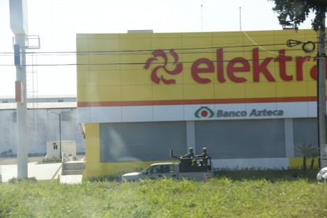  Mientras tanto, los elementos de la MARINA siguen realizando recorridos de vigilancia. 