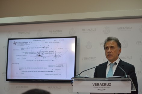 El gobernador Miguel Ángel Yunes Linares ofreció conferencia de prensa para informar sobre los recursos devueltos por la PGR, de lo recuperado de lo desviado por la administración de Javier Duarte de Ochoa. unes Linares planteó una serie de inversiones para el sector Salud, con estos recursos, en equipo e infraestructura. 