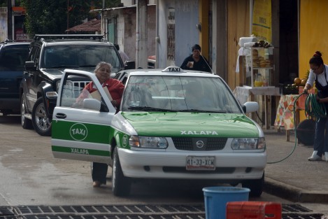 Transportistas en contra del retiro de concesiones  a unidades que participaron en saqueos y actos de vandalismo, pues muchas de esas unidades no son operadas por los concesionarios, porque los mismos están enfermos o ya son adultos mayores.
