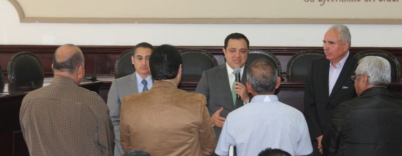 A pesar  de las condiciones adversas, durante mi administración, siempre vamos a apoyar y respetar a la clase trabajadora, afirmó el alcalde Américo Zúñiga Martínez, al encabezar la instalación de la mesa de negociación con el Sindicato de Trabajadores al Servicio del Ayuntamiento CROC, para la revisión salarial 2017.