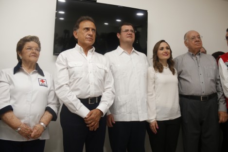 El gobernador Miguel Ángel Yunes  inauguró en la Cruz Roja de Veracruz una sala de usos múltiples para actividades recreativas y de capacitación para personas de la tercera edad que son atendidas en el asilo de la institución. 