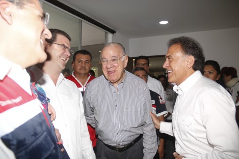 El gobernador Miguel Ángel Yunes Linares dijo que no permitirán que se vuelvan a tomar las válvulas de la presa Yuribia en el Sur del estado, para lo cual elementos de la SSP y la Gendarmería ya la están resguardando. Esto luego de que habitantes de Tatahuicapan no aceptan los apoyos institucionales ofrecidos y prefieren apoyos en efectivo. El Ejecutivo estatal estuvo en la Cruz Roja de Veracruz para inaugurar una sala de usos múltiples, donde se atenderán actividades principalmente para adultos mayores del asilo  de aquella institución.