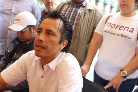El diputado Cuitláhuac García visitó Papantla para anunciar la gira de trabajo que realiza del doce al quince de Enero, Andrés Manuel López Obrador a la zona norveracruzana.