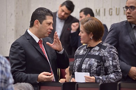 El coordinador del Grupo Legislativo <em>Juntos por Veracruz</em>, Fernando Kuri Kuri, ahora pide que el Gobierno del Estado dé a conocer a cuántas personas se ha contratado durante la nueva administración. 