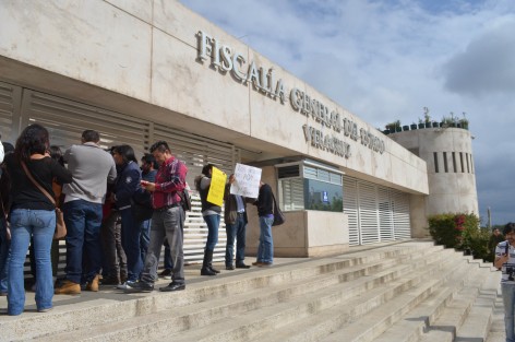 Ex trabajadores de la Fiscalía acusaron al nuevo Fiscal Winckler de despedirlos sin justificación y sin la liquidación correspondiente; piden actuar conforme a derecho. 