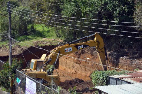 Los vecinos aseguran que otros tanques se construyeron anteriormente más arriba y que se han roto, por lo que fueron abandonados.  