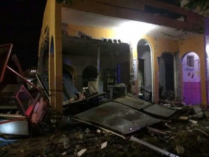 La madrugada de este domingo se registró una fuga y acumulación de gas LP en una carnicería que provocó una gran explosión, dejando daños materiales a otros negocios y viviendas. Los hechos se registraron en el local Carnes CaryMar ubicado en la avenida Papaloapan esquina circuito Ceiba del fraccionamiento Hacienda Sotavento de la ciudad de Veracruz. 