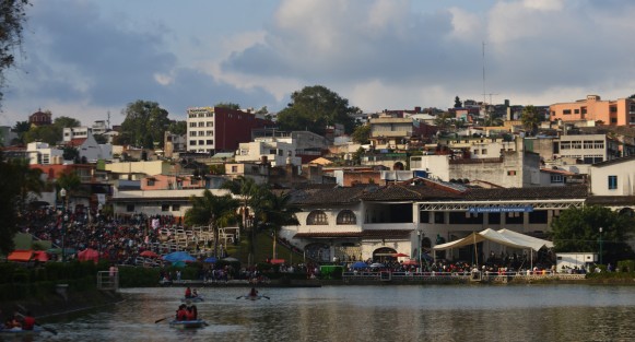 De unos meses para acá Los Lagos han recobrado su popularidad entre los habitantes de Xalapa o al menos  los que les gusta de disfutar de las golosinas y demás chucherías que ahí se venden.