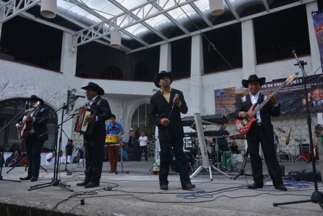 Ayer se festejó en este lugar el día del compositor, lo que atrajo a más de un bailarín que con música en vivo sacó a relucir sus mejores pasos.