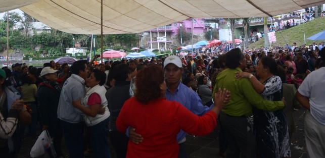 Ayer se festejó en este lugar el día del compositor, lo que atrajo a más de un bailarín que con música en vivo sacó a relucir sus mejores pasos.