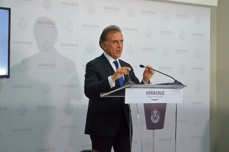 Yunes Linares dijo confiar en que los conductores serán responsables para evitar accidentes. Argumentó para la eliminación de las fotomultas, que el mayor porcentanje de ganancias era para la empresa concesionaria, Autotraffic. 