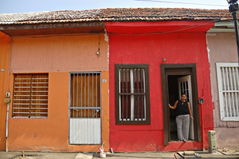 Habitantes del patio San Salvador del barrio de La Huaca se encuentran preocupados pues recibieron notificaciones de desalojo y temen ser echados del sitio donde han pasado muchos años de su vida.  