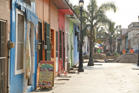 Habitantes del patio San Salvador del barrio de La Huaca se encuentran preocupados pues recibieron notificaciones de desalojo y temen ser echados del sitio donde han pasado muchos años de su vida. Son 20 las viviendas que en próximos días podrían ser desalojadas en el tradicional barrio veracruzano. 
