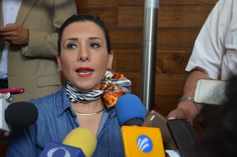 Mariana Dunyaska García, Diputada local del PAN, habló sobre su iniciativa presentada ayer en el Congreso local para regular los procesos de entrega recepción de las administraciones, yevitar así incremento de nóminas y desaparición de documentos, entre otras.