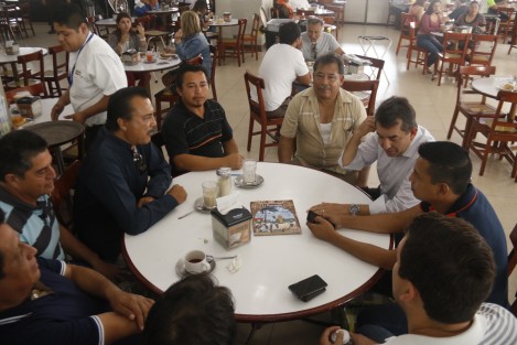Parte de la tripulación del buque Caballo Maya, ofreció una rueda de prensa para dar a conocer la falta de pago desde hace unos meses así como las condiciones laborales adversas a las que se enfrentan en el barco.