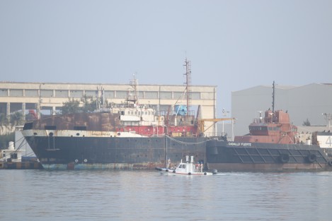  El Caballo Maya fue movido a otro muelle y desde el malecón sólo se observan cuatro buques de Oceanografía atracados en los Talleres Navales del Golfo desde hace ya muchos meses.