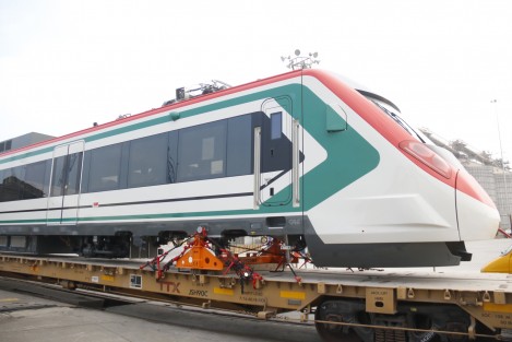 Son un total de 30 trenes los que la SCT proyecta comprar, y cada tren estará formado por cinco coches cada uno, para medir 100 metros de longitud, será un tren eléctrico aerodinámico que conectará la zona metropolitana del Valle de Toluca con el poniente de la Ciudad de México.