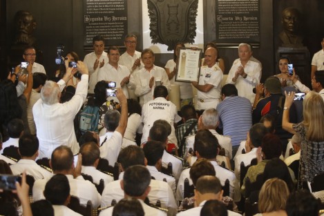 El comandante de la primera región naval, Fernando Arturo Castañón Zamacona, recibió un reconocimiento por cumplir un año de cambio de mando. 